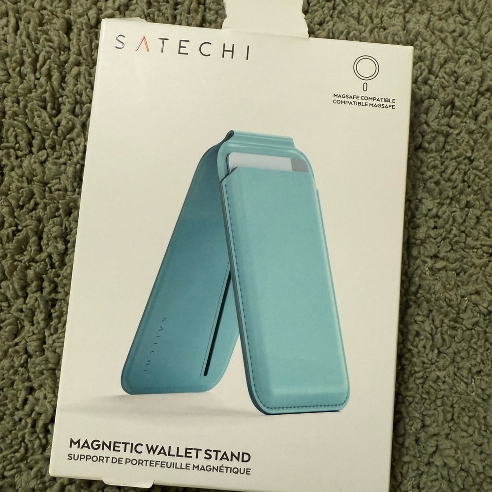 Blue Magnetic Wallet Stand - MagSafe